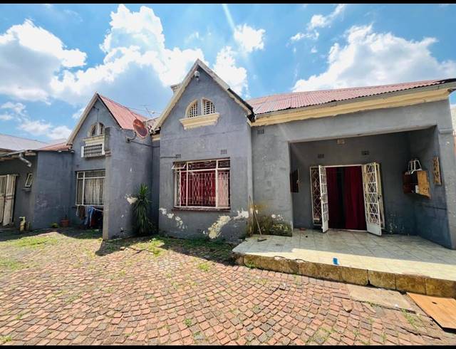 6 BEDROOM HOUSE FOR SALE IN BENONI CENTRAL